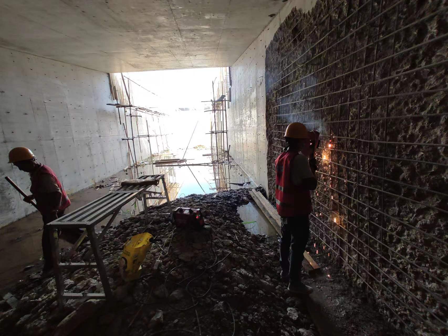 东山挖断承重墙导致楼体开裂，加固施工方案出炉